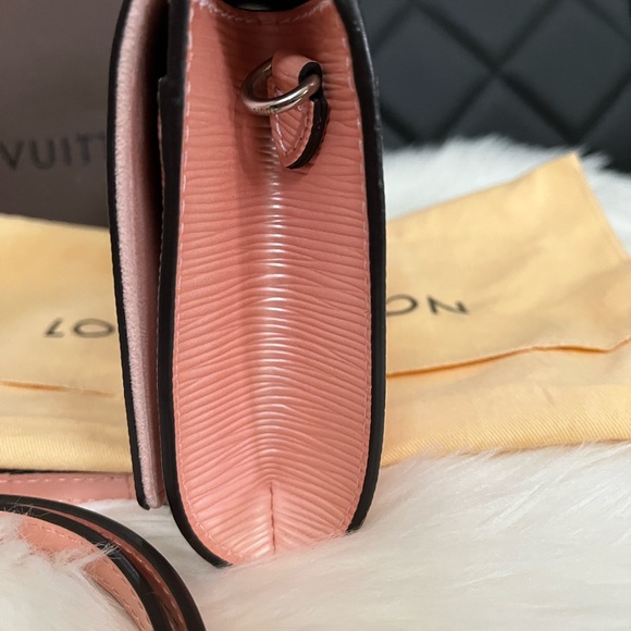 Louis Vuitton Louise Epi Leather PM Bag in Rose Claire / Light Pink - Picture 5 of 12